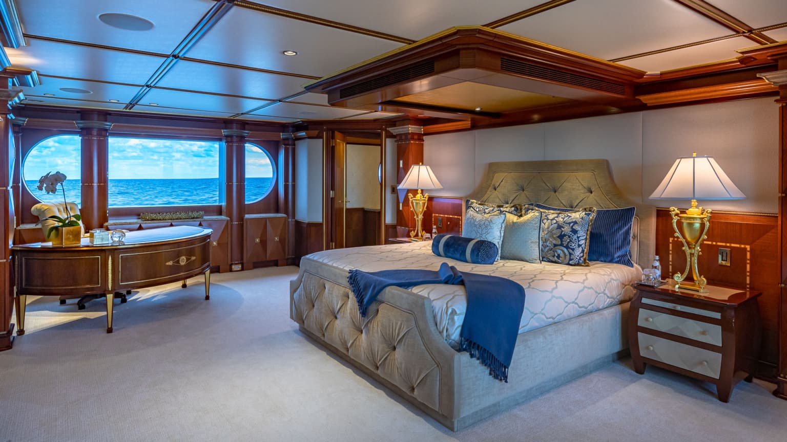 Superyacht at sea — Yachting Image production